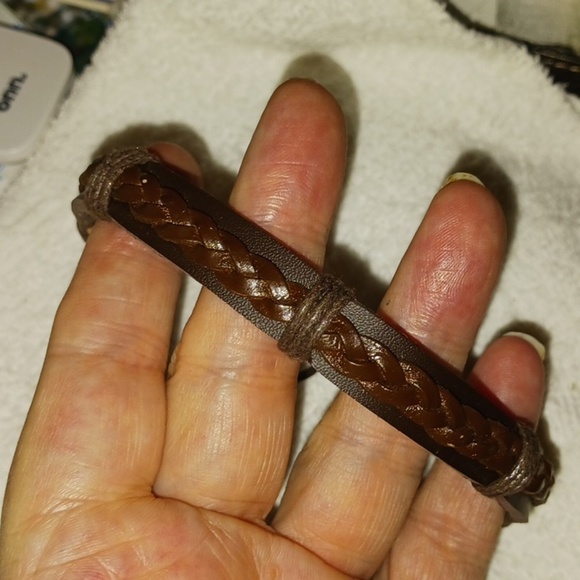 Handmade Leather Unisex Bracelet - Picture 1 of 4